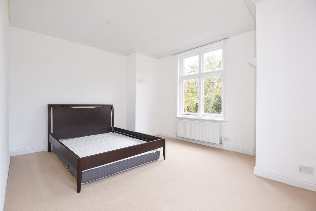 Property photo 2 of 4 Bed.Jpg