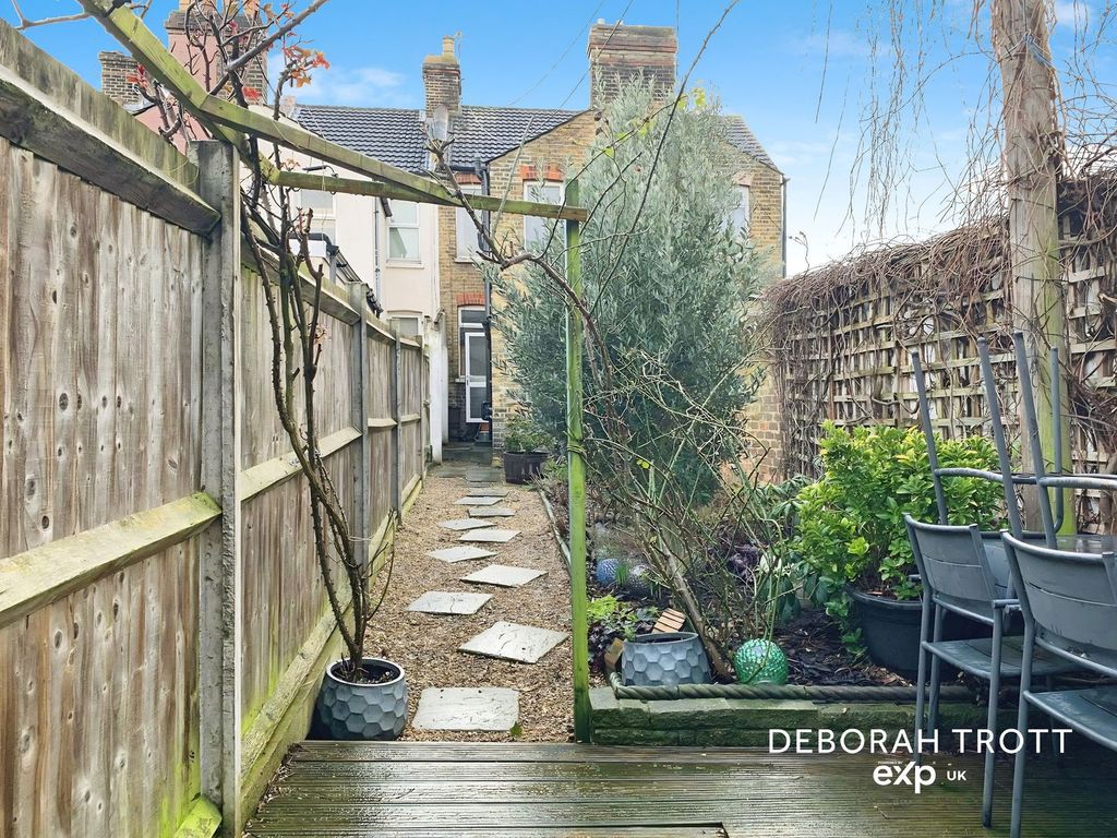 Property photo 2 of 23