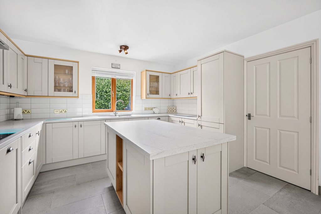 Property photo 3 of 20 Kitchen