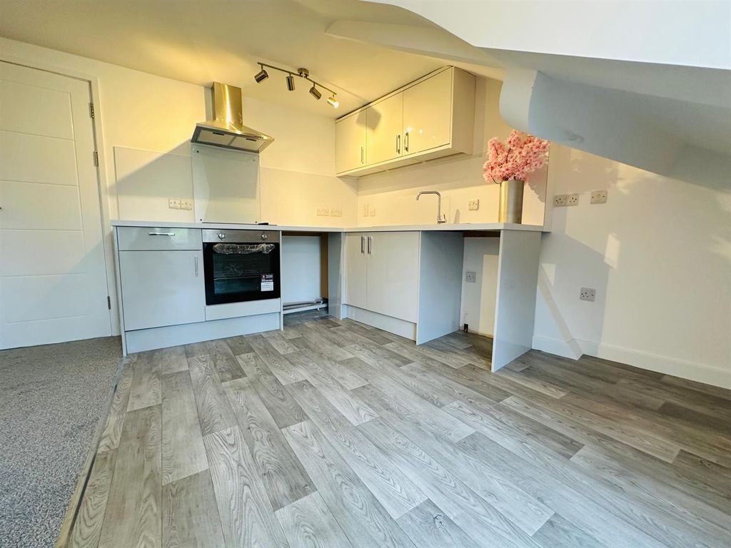 Property photo 3 of 7 Flat 4-2.Jpg