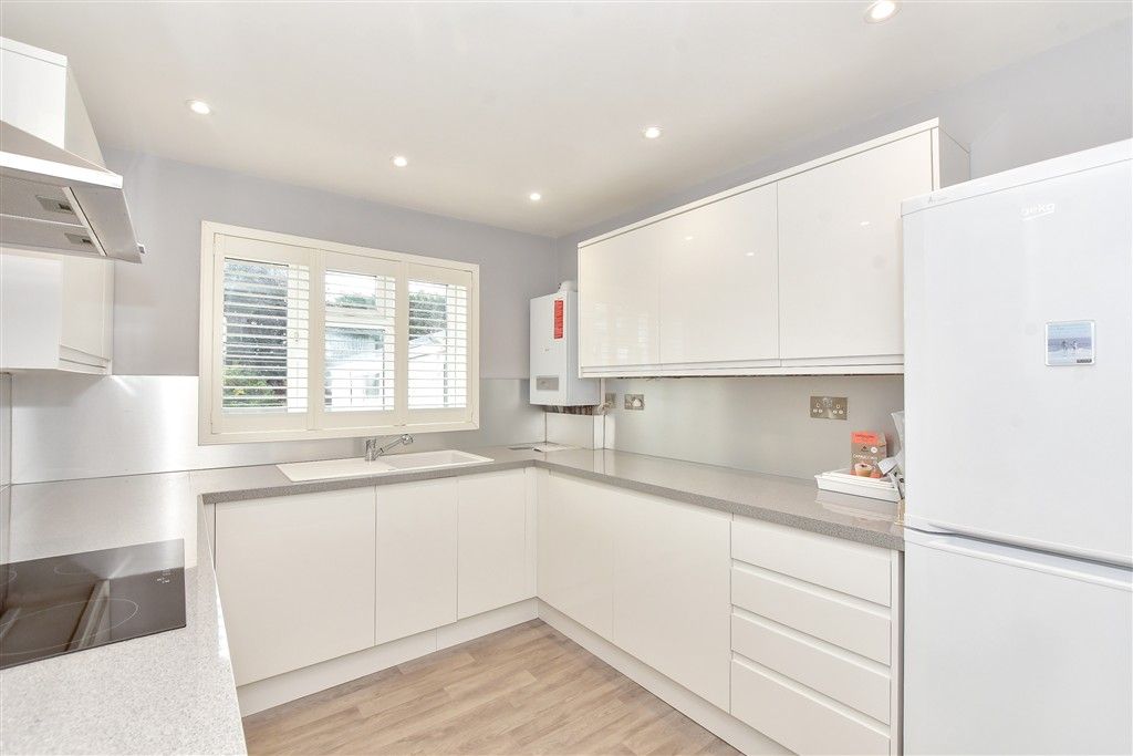 Property photo 3 of 9 Kitchen