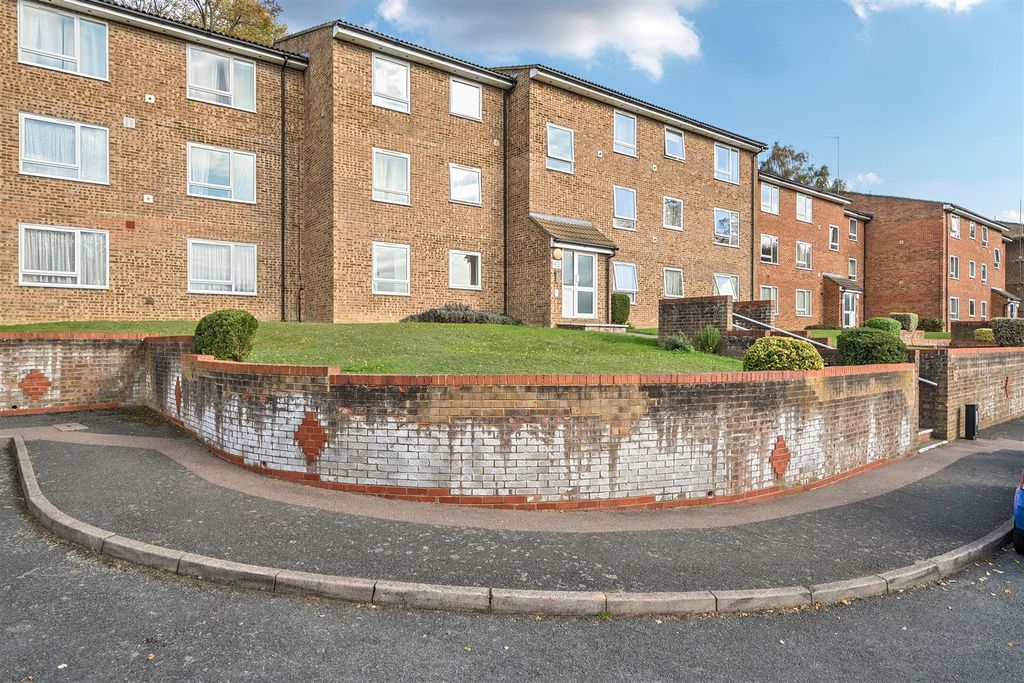 Property photo 2 of 16