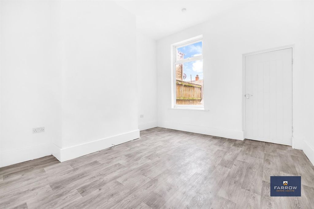 Property photo 3 of 24 Dining Room