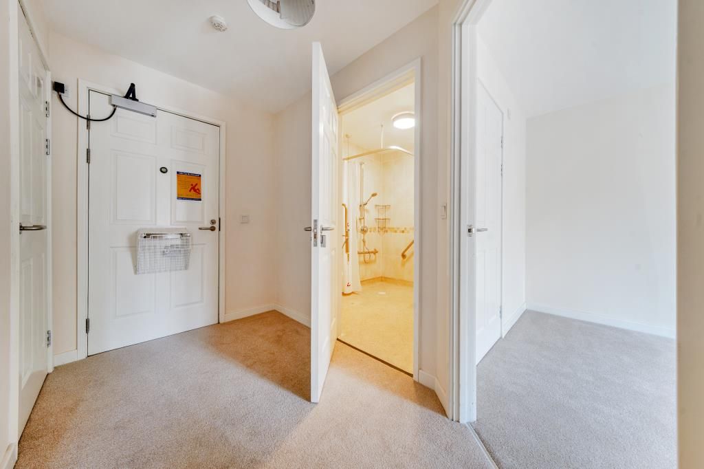 Property photo 3 of 21 Hallway