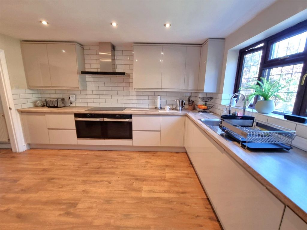 Property photo 3 of 22 Picture No. 33