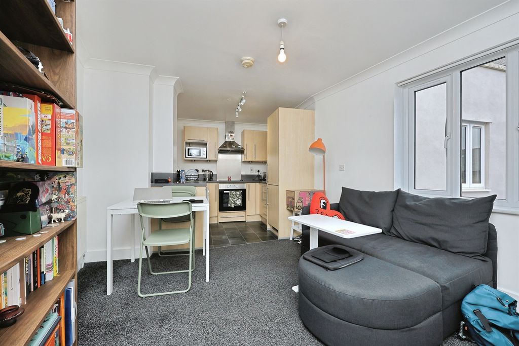 Property photo 3 of 9