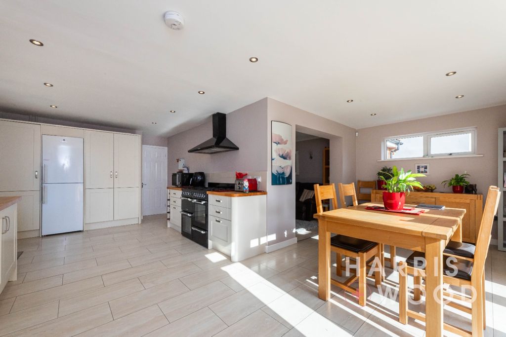 Property photo 2 of 27 4567742