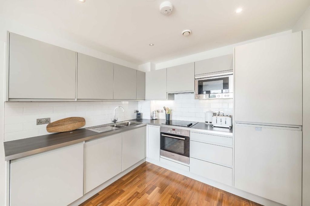 Property photo 3 of 6