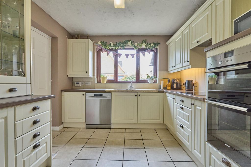 Property photo 2 of 22 Kitchen
