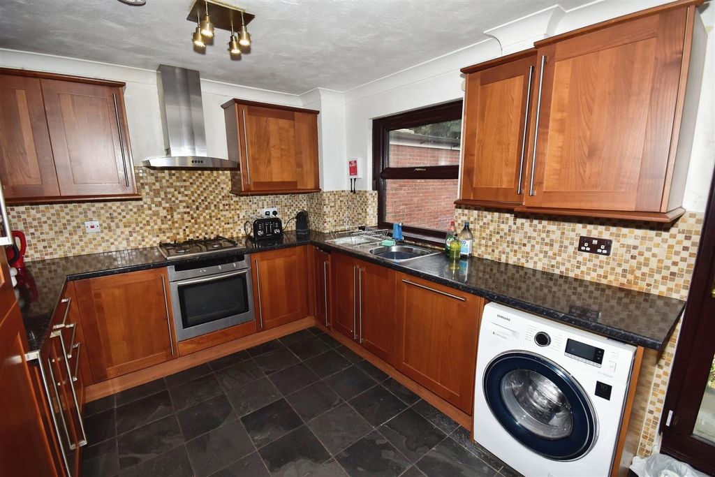 Property photo 3 of 7 Communal Kitchen