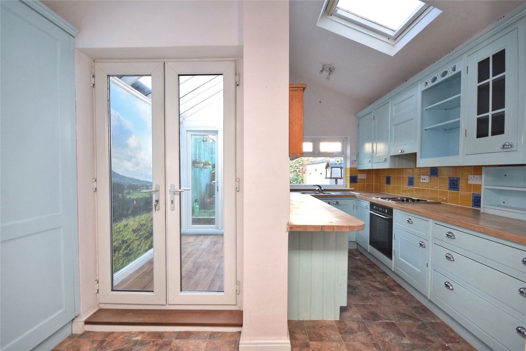 Property photo 2 of 19 Kitchen