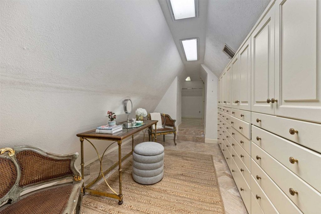 Property photo 3 of 3 <Alttext/>