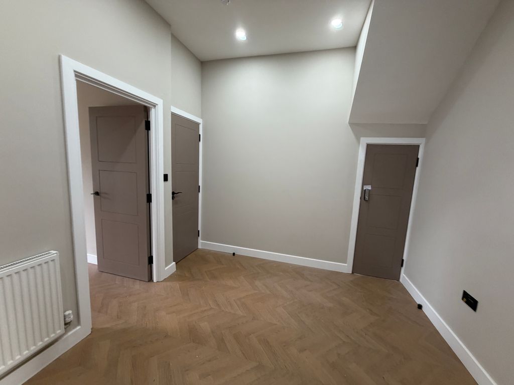 Property photo 3 of 27