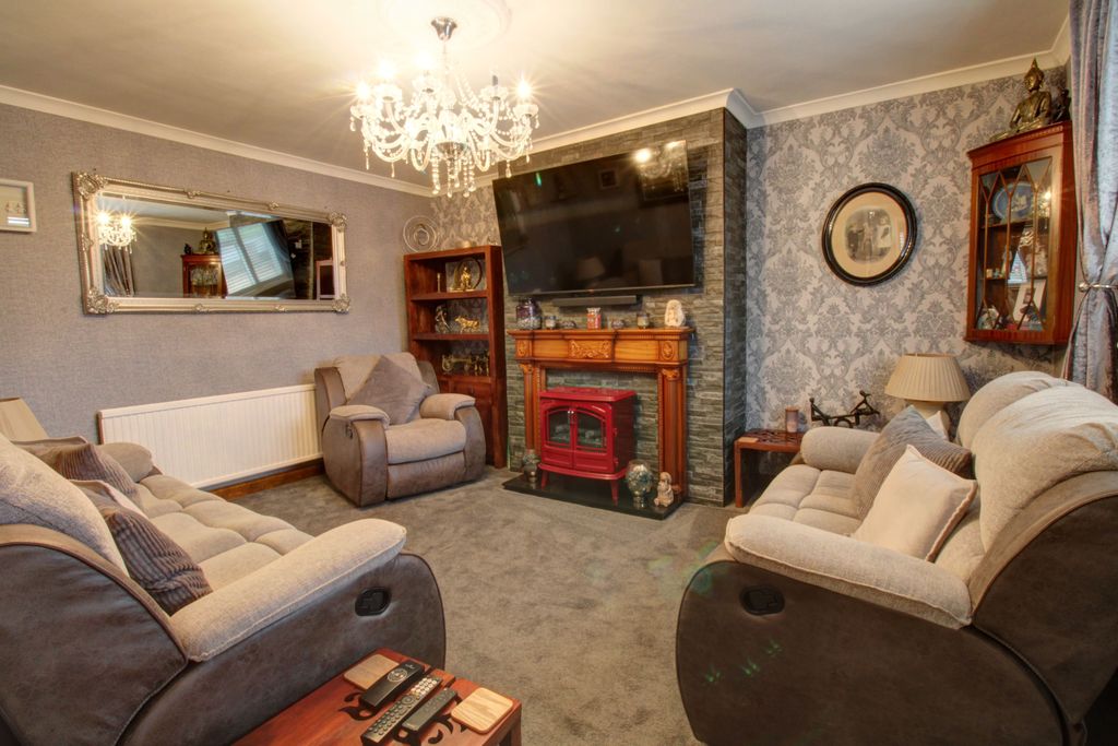 Property photo 3 of 20 Lounge