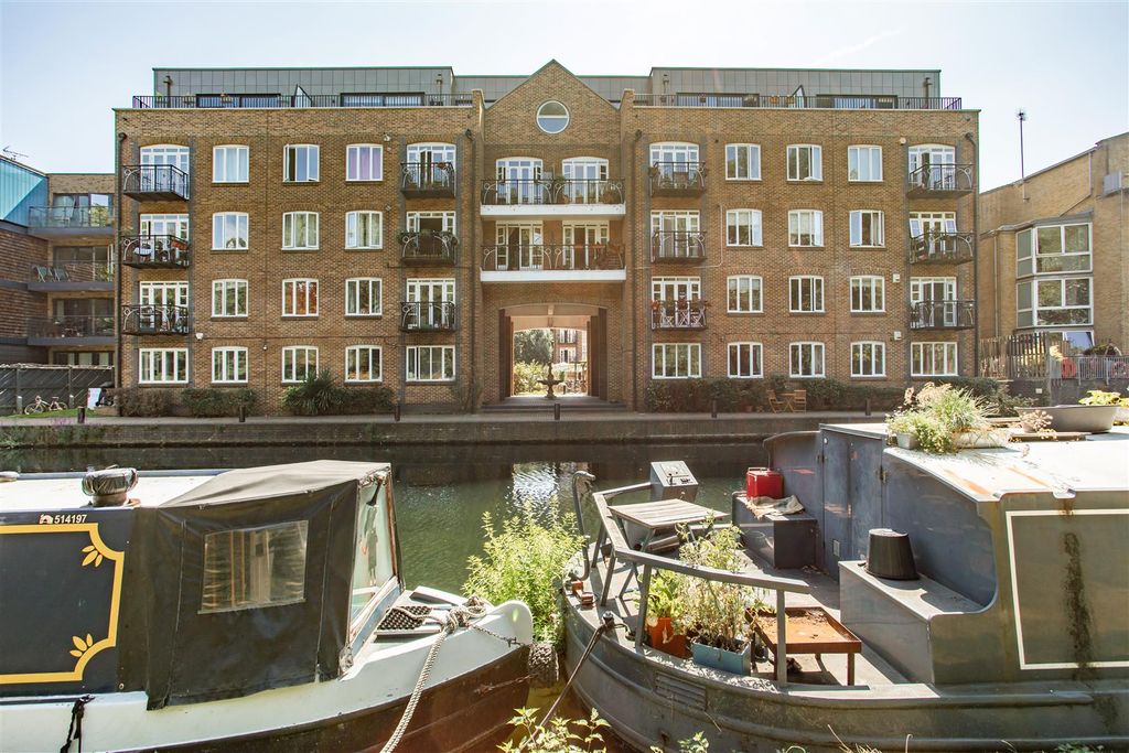 Property photo 1 of 16 Empire Wharf