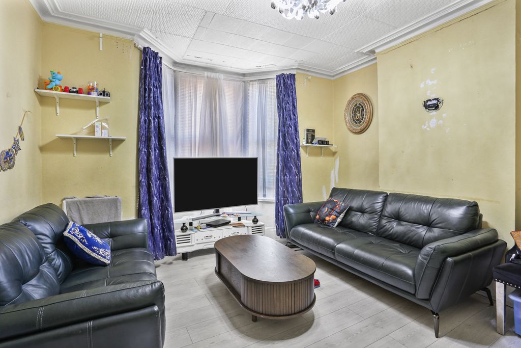 Property photo 2 of 16 1707620991 - 71 Derby Road, Cr0 - 20