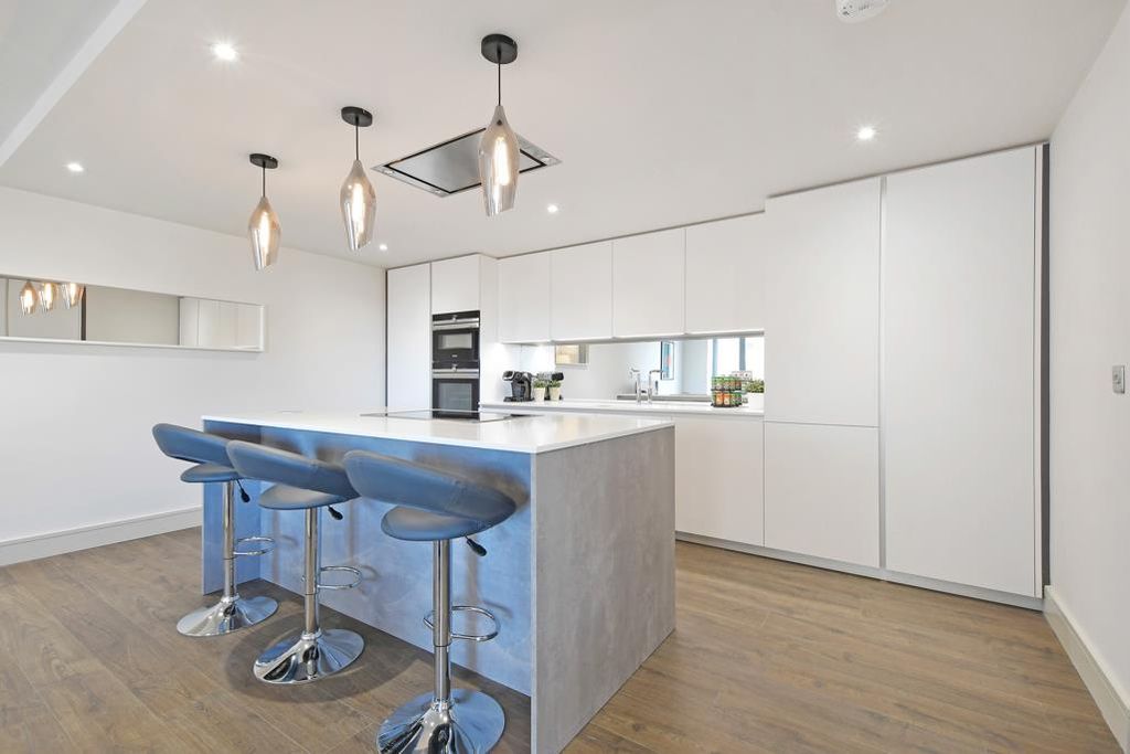 Property photo 3 of 17 Living Kitchen