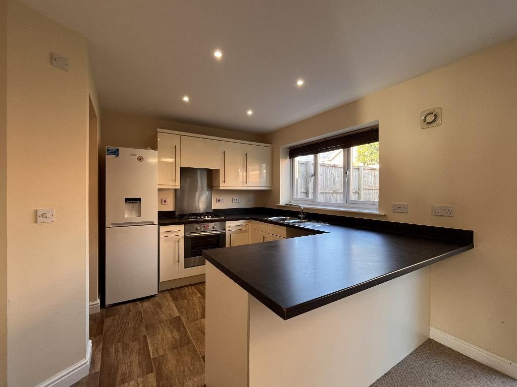 Property photo 3 of 18 Kitchen