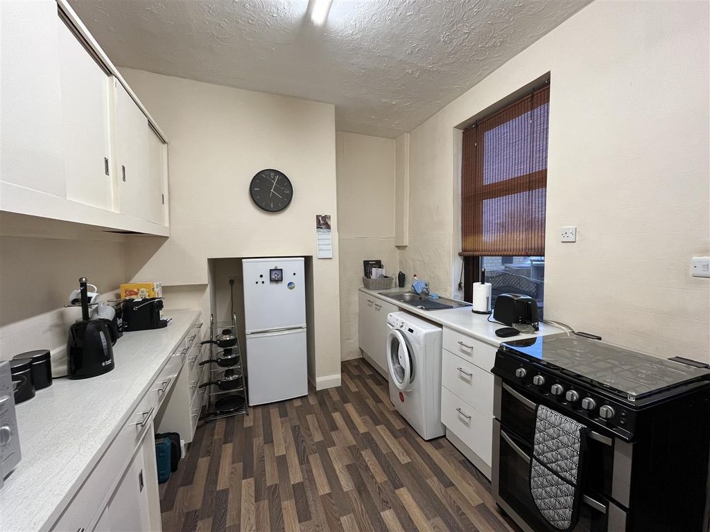 Property photo 3 of 13 Kitchen