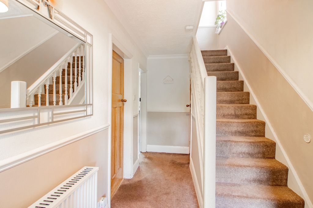 Property photo 2 of 17 Hallway