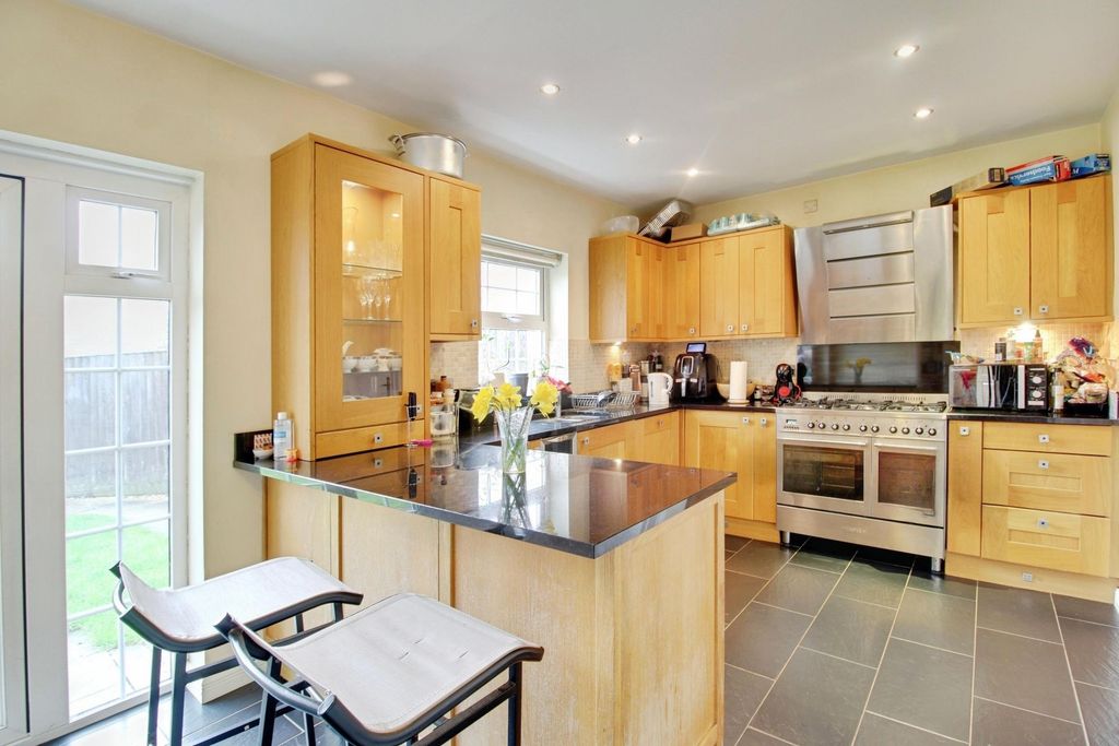 Property photo 3 of 13