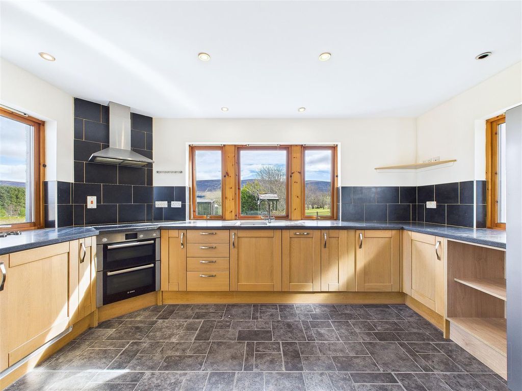 Property photo 2 of 31 Kitchen