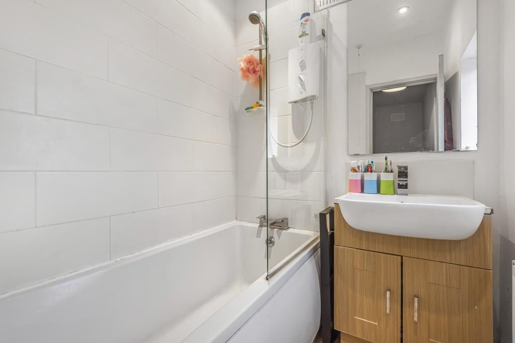 Property photo 3 of 10 Bathroom