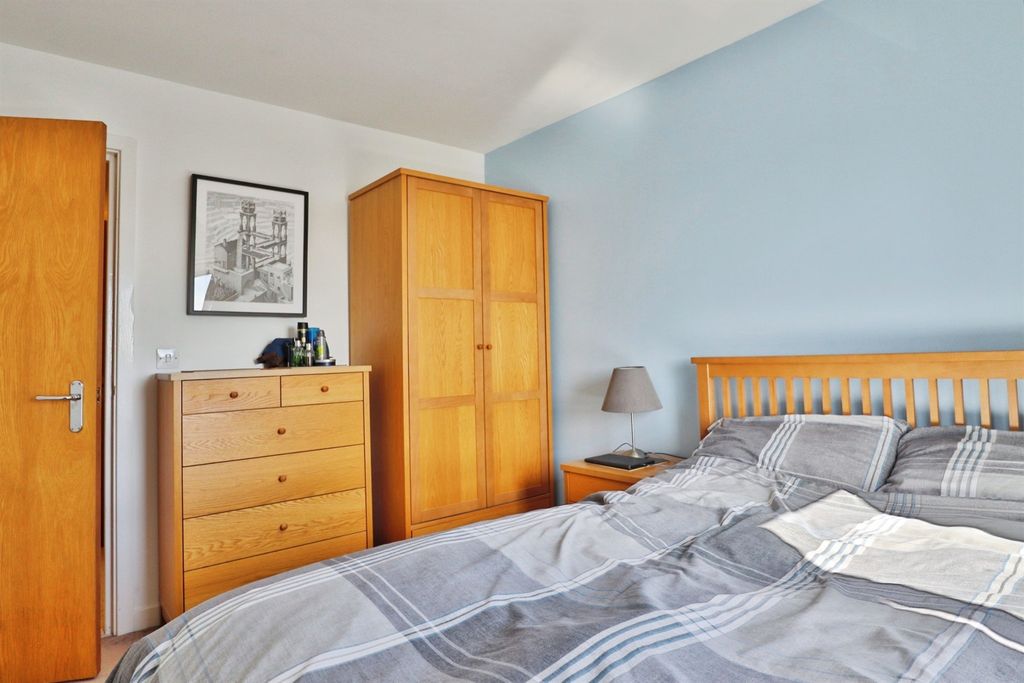 Property photo 3 of 6