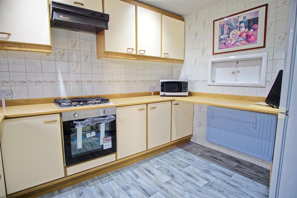 Property photo 3 of 6 Kitchen - Floor 1