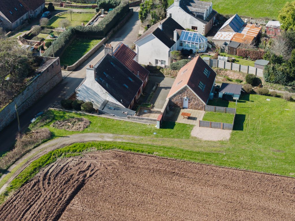 Property photo 2 of 20