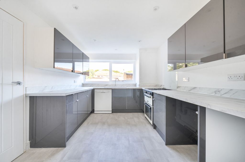 Property photo 2 of 15 1488699-1-6A4E137...