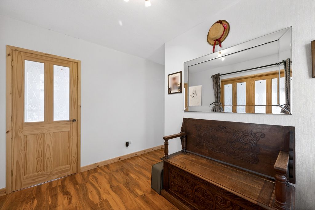 Property photo 2 of 19 Entrance Hallway
