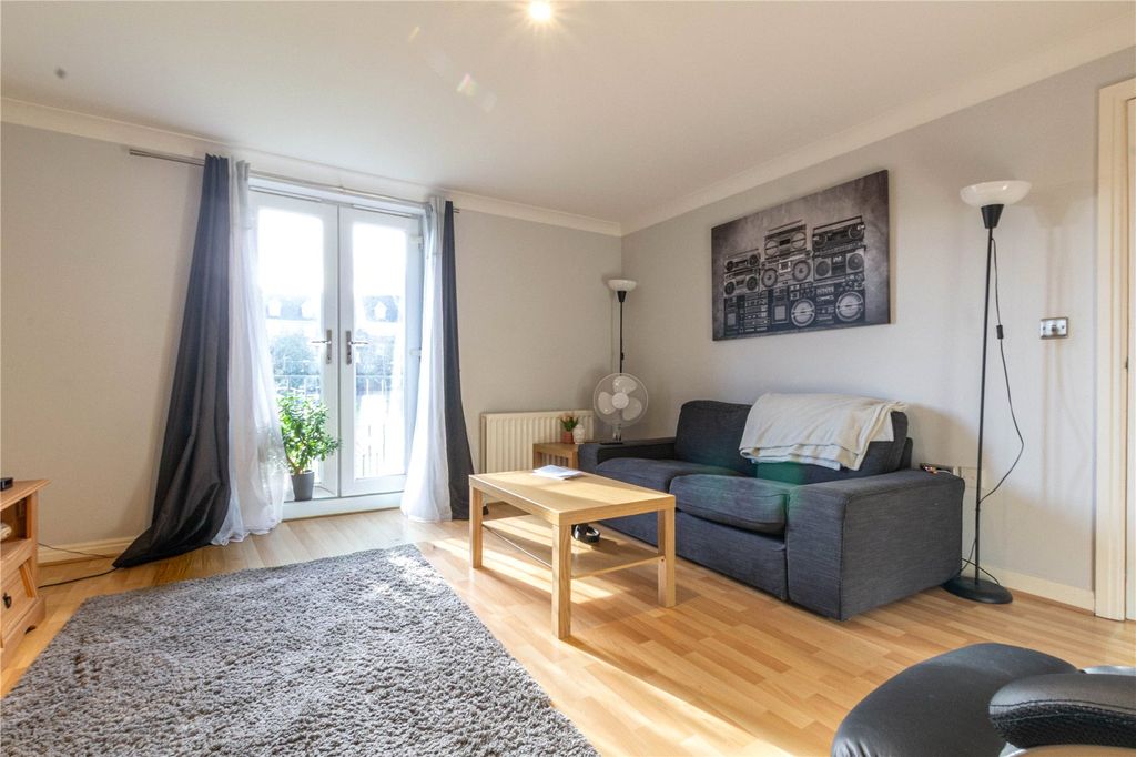 Property photo 3 of 15 Lounge Area