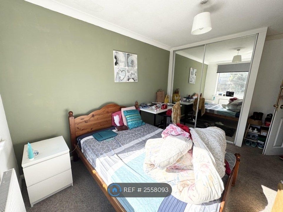 Property photo 3 of 7 Room 6