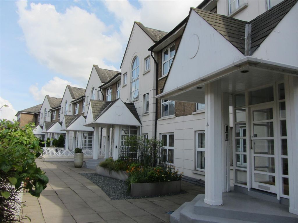Property photo 1 of 9 London Terrace