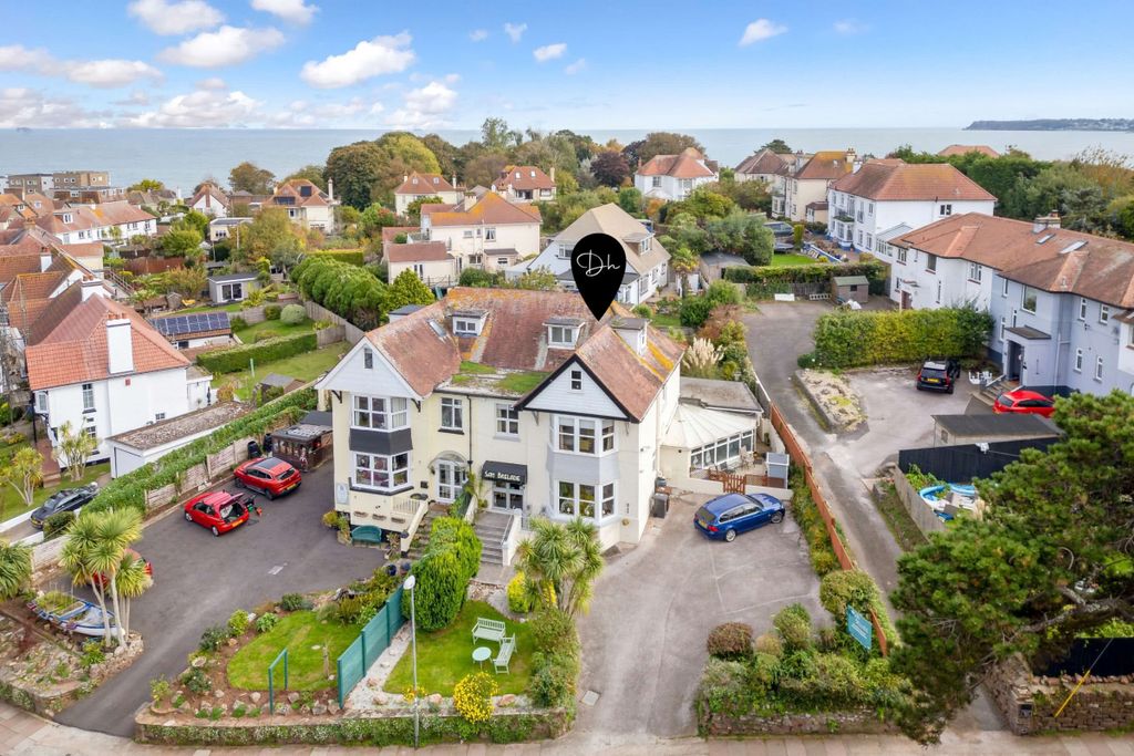 Property photo 2 of 35