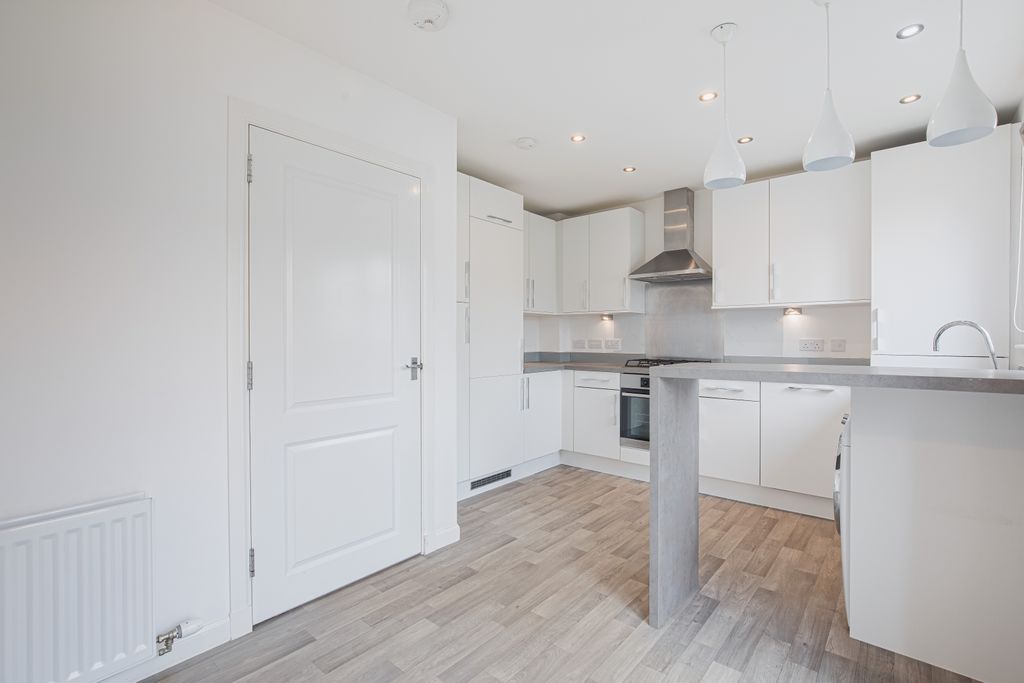 Property photo 1 of 17 Kitchen2