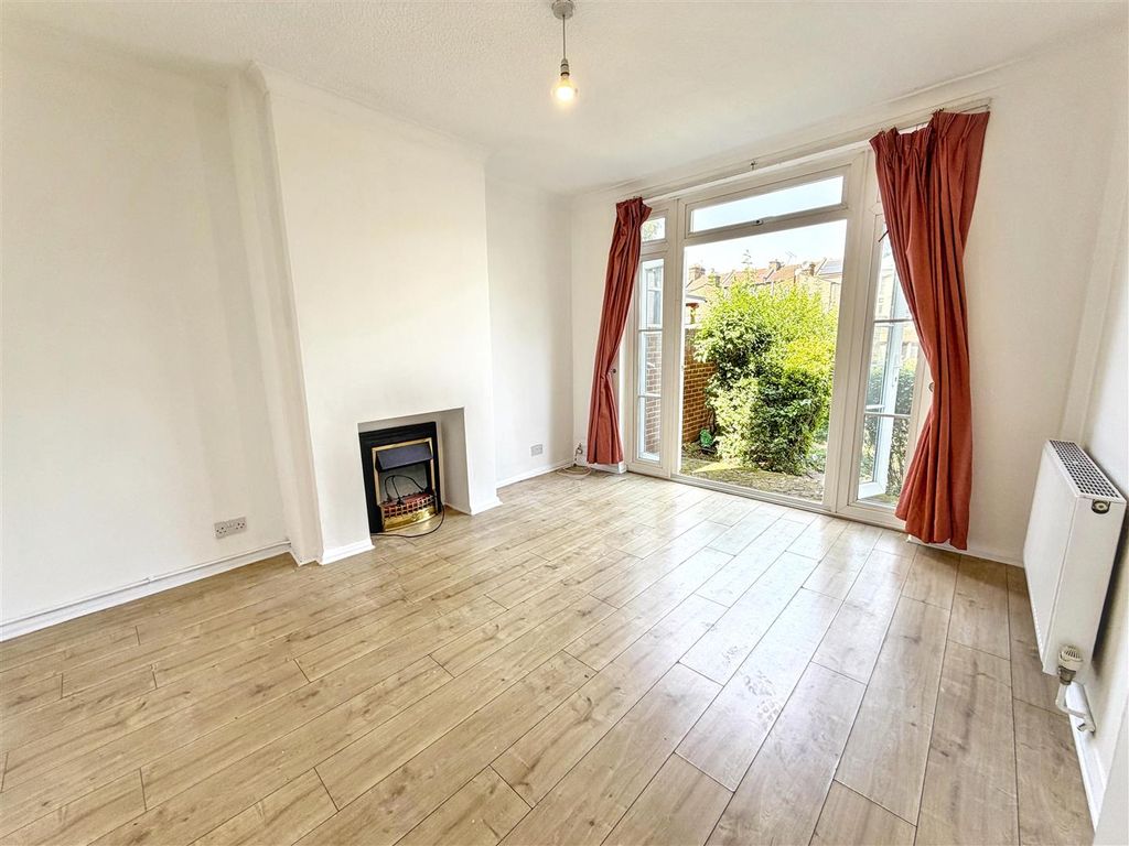 Property photo 3 of 11 Dining Room