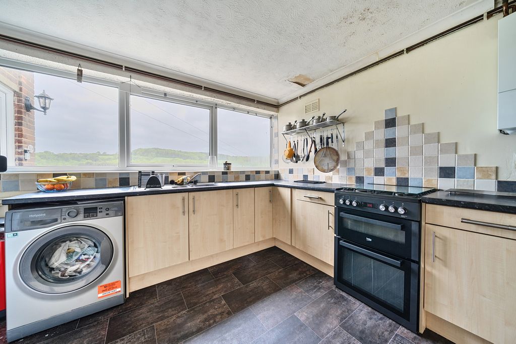 Property photo 2 of 14 Kitchen