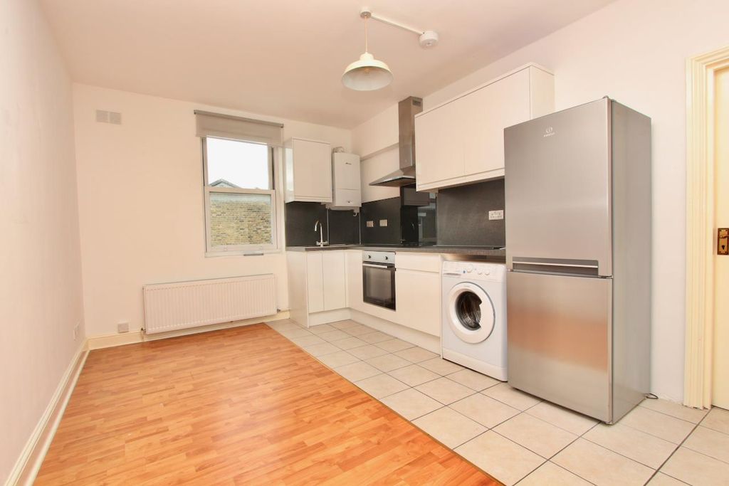 Property photo 1 of 8 Stoke Newington Church Street, N16