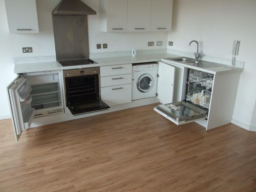 Property photo 2 of 5 Fully Fitted Kitchen