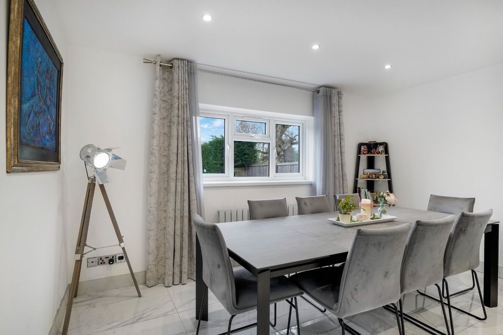 Property photo 3 of 26 4887282