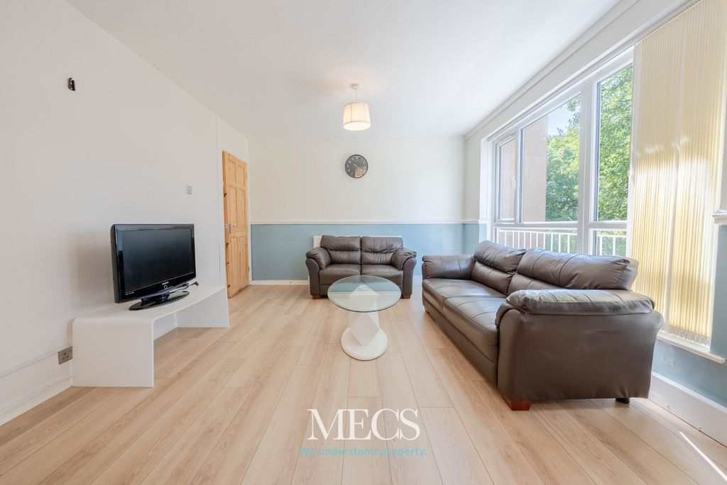 Property photo 3 of 12 4399674