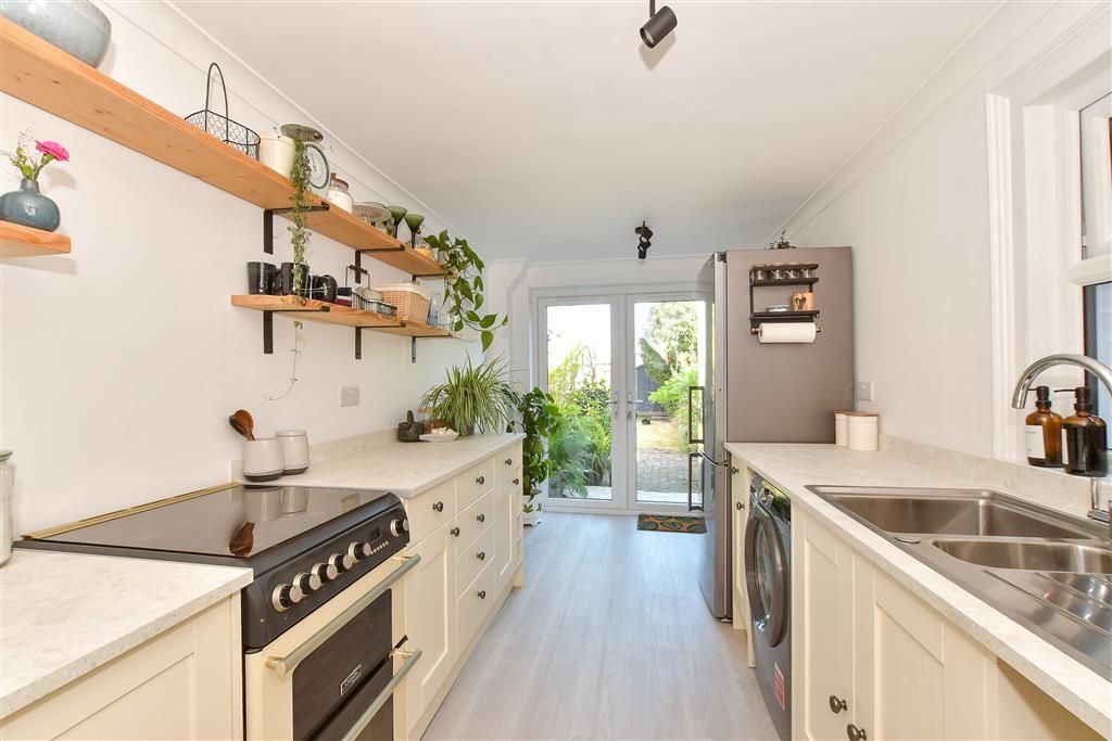 Property photo 1 of 10 Kitchen