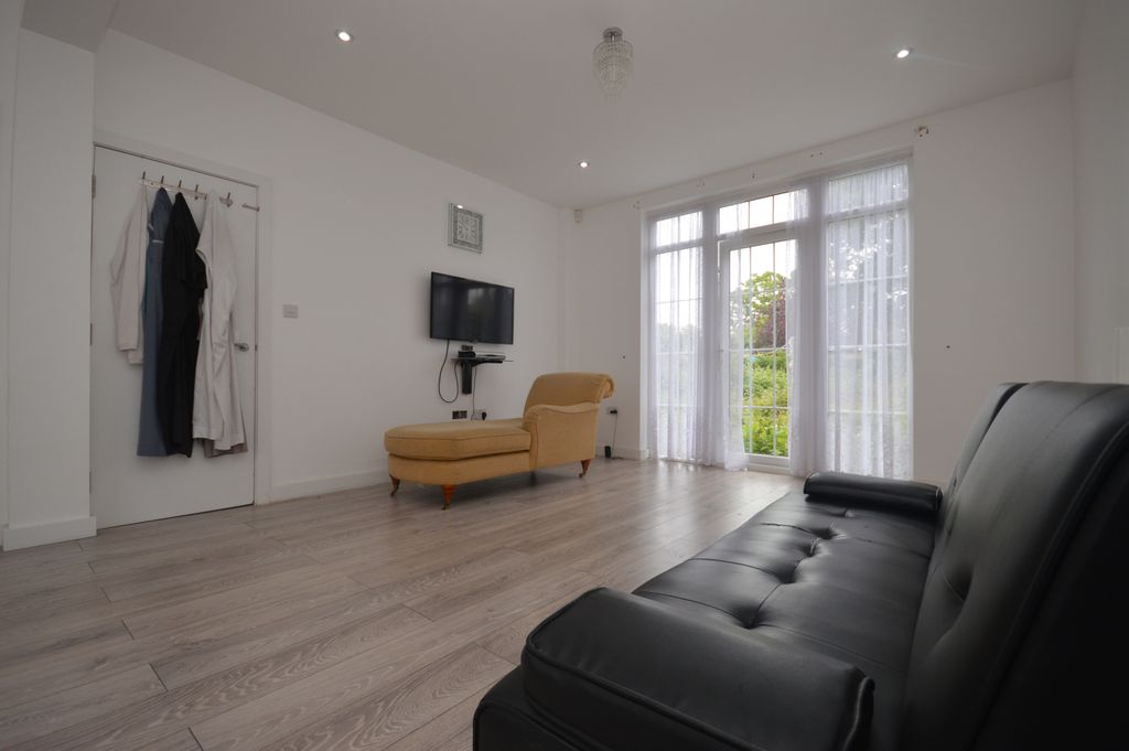 Property photo 2 of 15 Gallery