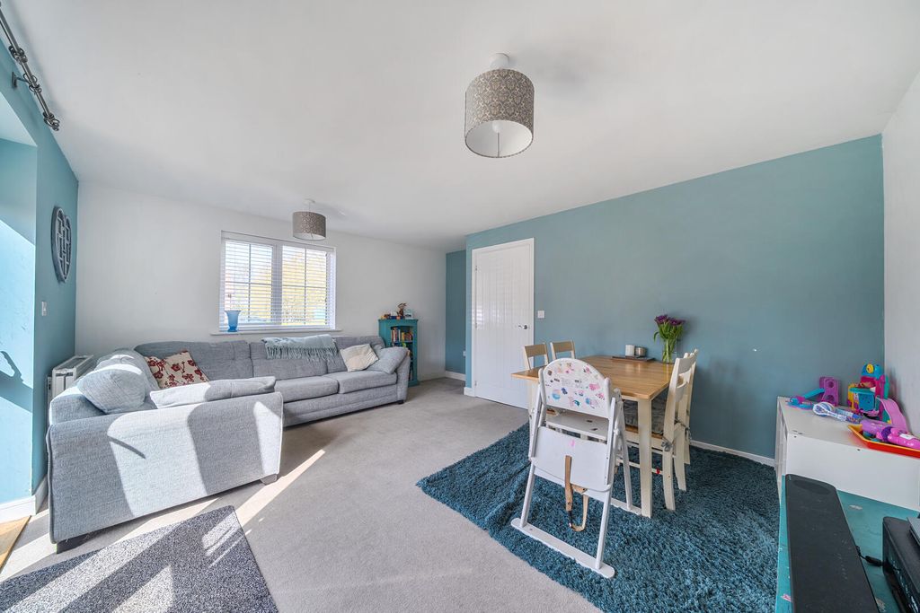 Property photo 3 of 19 Living Room