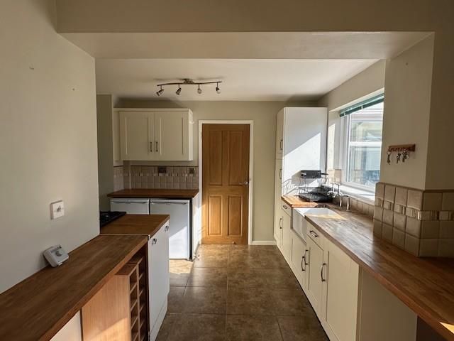 Property photo 2 of 19 Kitchen