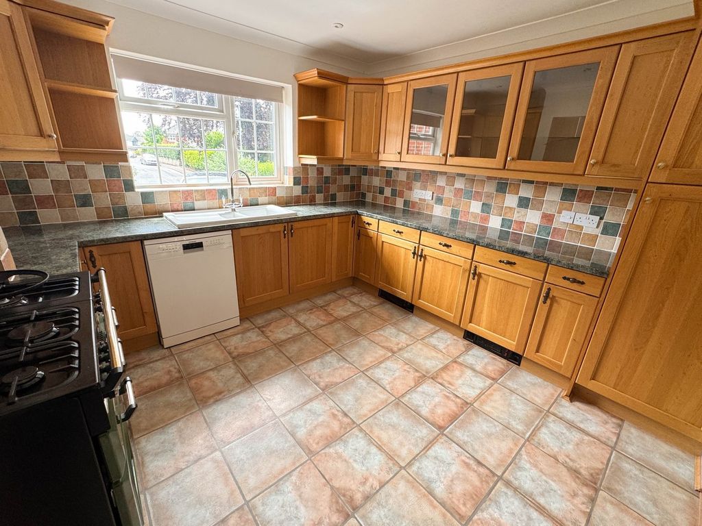 Property photo 2 of 27