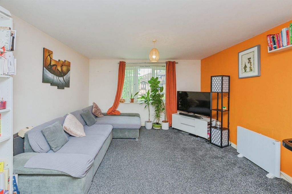 Property photo 2 of 21