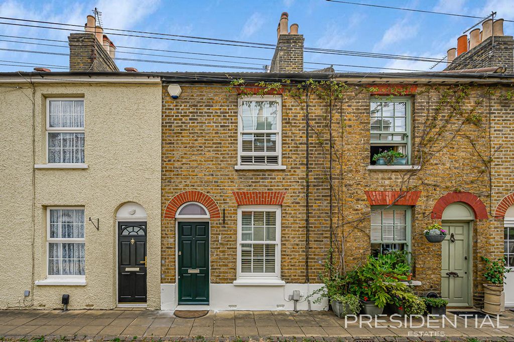 Property photo 1 of 32